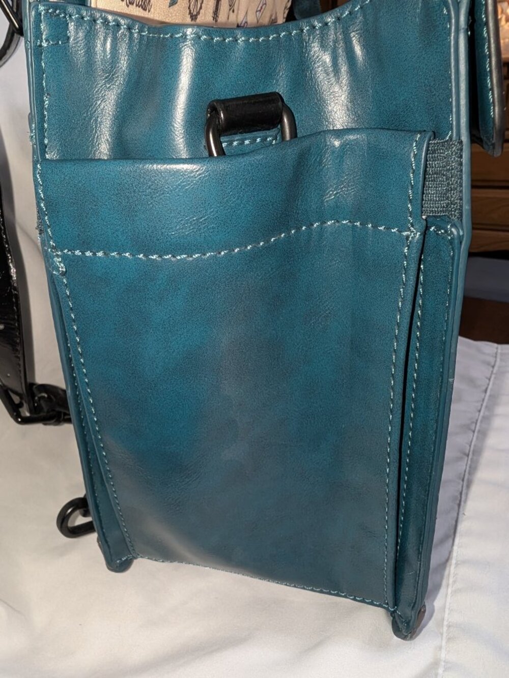 Vendula London, Between the Covers Bookbinders Harriet Backpack Vegan leather. - Picture 6 of 11